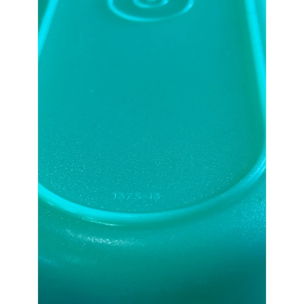 Tupperware Vintage Teal Green Oval Storage Container 1375-13 w Sheer Lid 1376-15